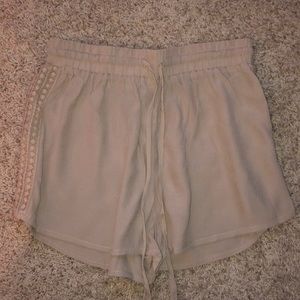 Forever 21 sand-colored “balloon-shorts”
